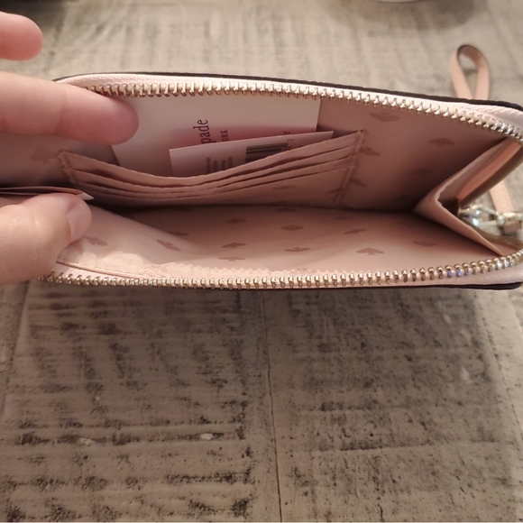 Kate Spade Wristlet - Picture 4 of 9